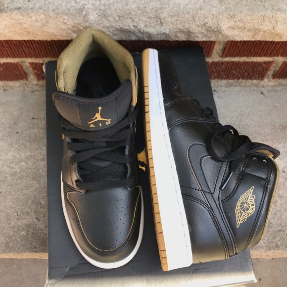 jordan 1 retro mid black metallic gold